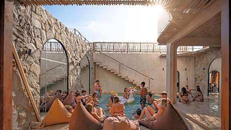 Atlas Gili Party Hostel