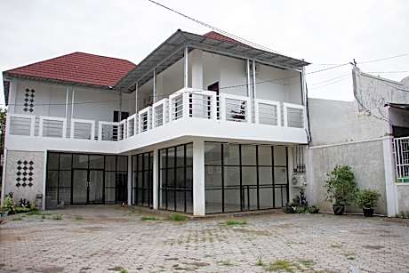 Samar Wulu Guest House Syariah Mitra RedDoorz near Ketapang
