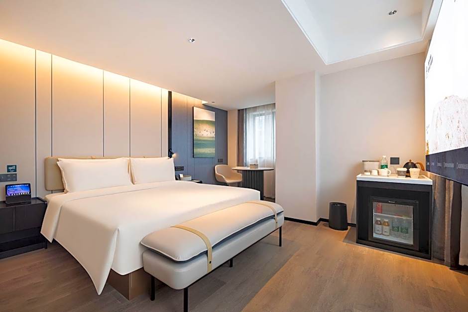 Atour Hotel Dalian Donggang Business District Gangwan Plaza
