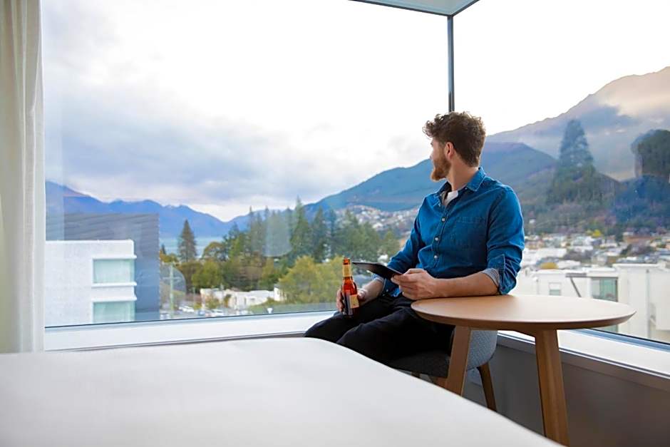 Holiday Inn Express And Suites Queenstown By IHG
