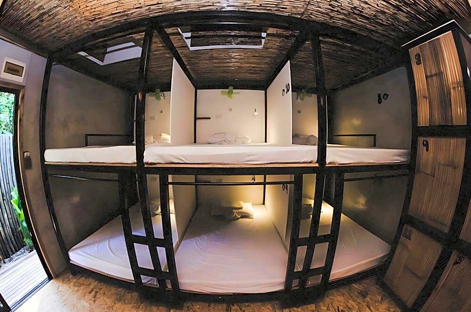 Mad Monkey Hostel Siargao