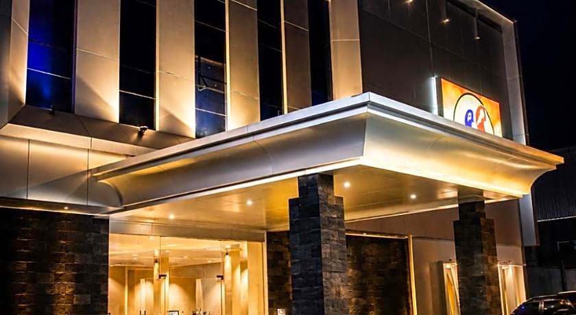 Mahkota Hotel Genteng