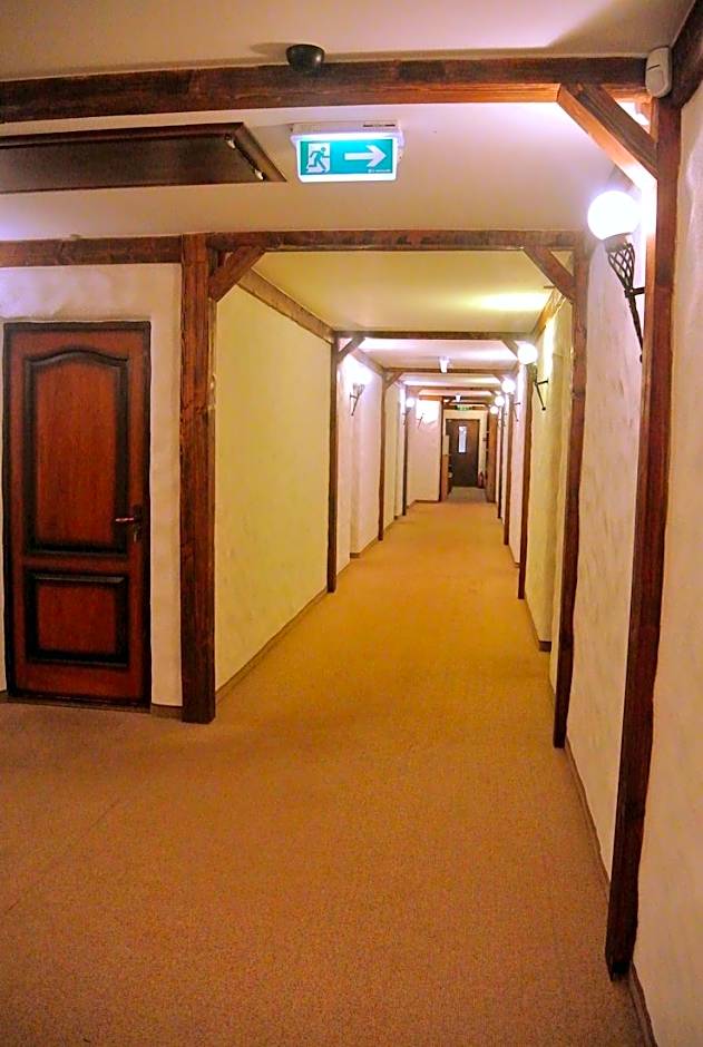 Üksik Rüütel Hotel