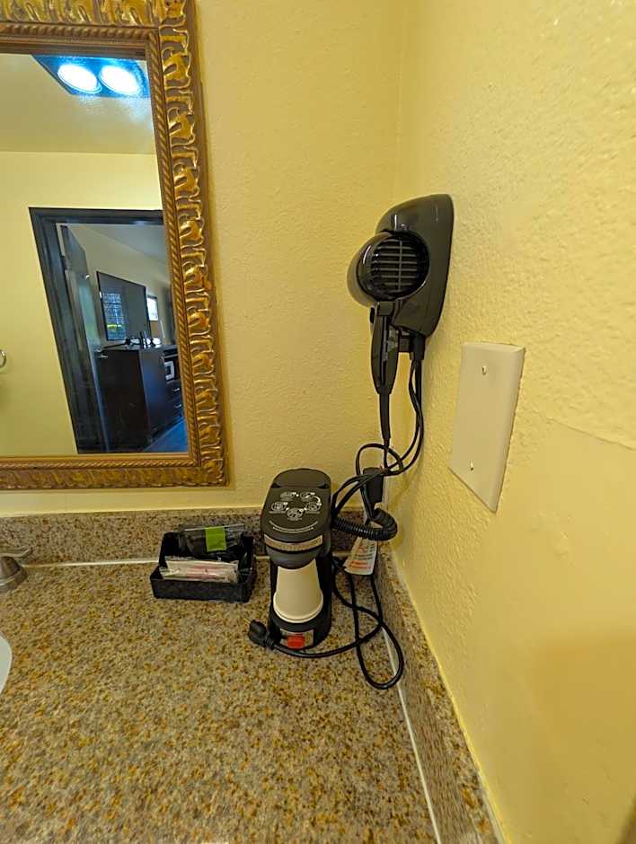 Crossroads Inn - Downtown Sacramento