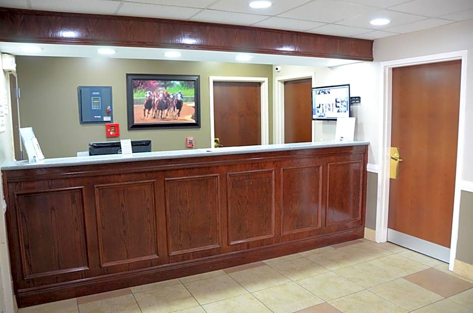 Super 8 by Wyndham Louisville/Expo Center