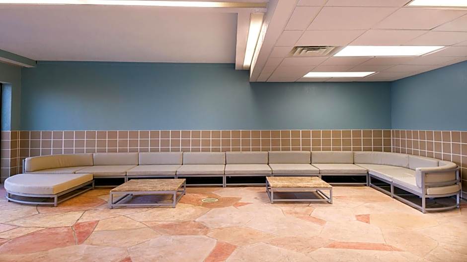 Holiday Inn Hotel & Suites Warren By IHG