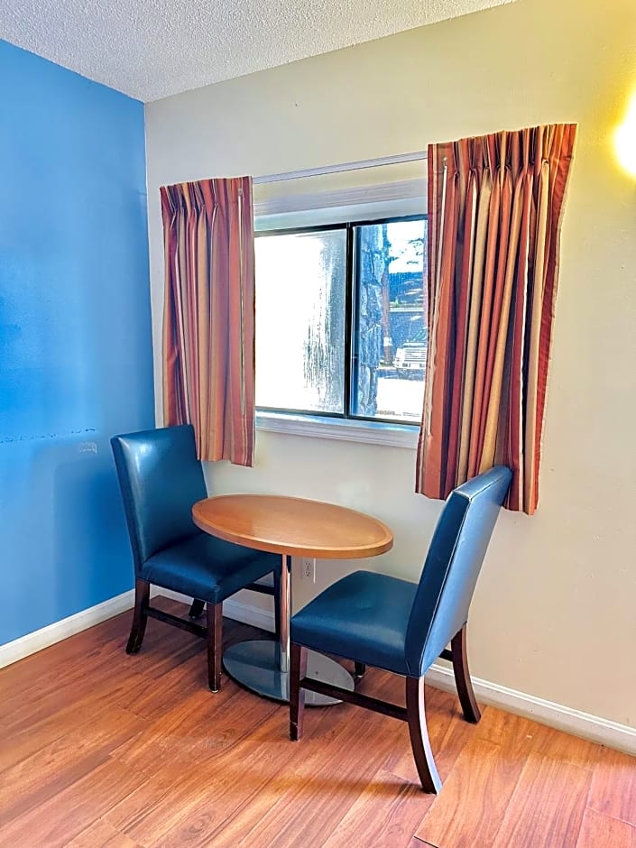 Hampton Motor Inn