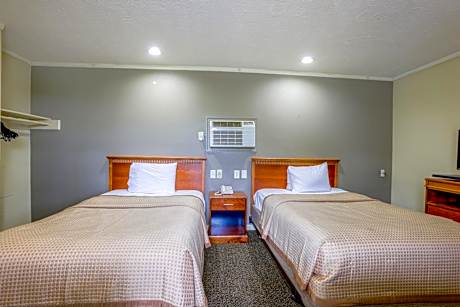 Deluxe 2 Full Beds Smoking