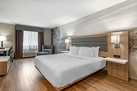 King Suite with Hot Tub - Non-Smoking