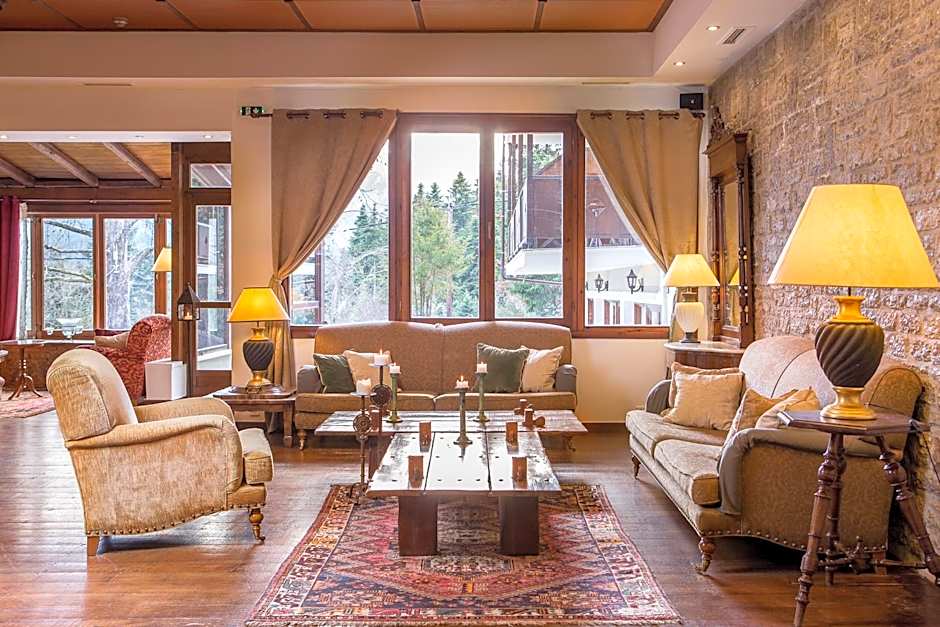Country Club Hotel & Suites