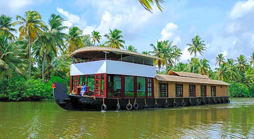 Sreekrishna Houseboat C/o Sreekrishna ayurveda Panchakarma Centre                               