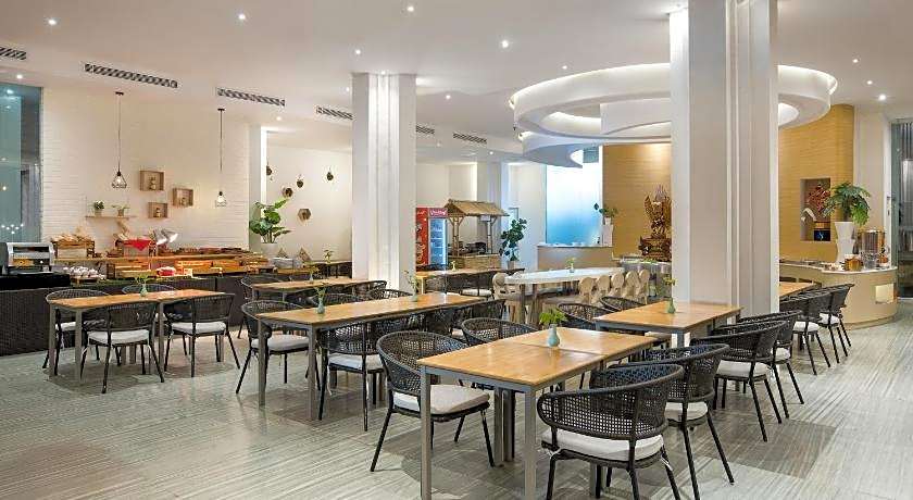 Harris Hotel & Residences Sunset Road