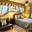 Hilltop Manor Bed And Breakfast