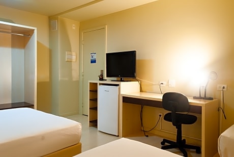 Family Superior (Double Bed + Single Bed) 5 Adults