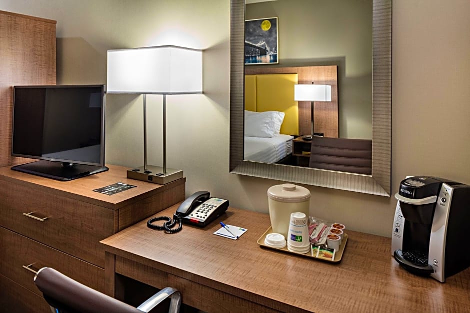 Holiday Inn Express Brooklyn, an IHG Hotel