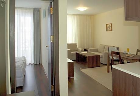 Apartment with Mountain View