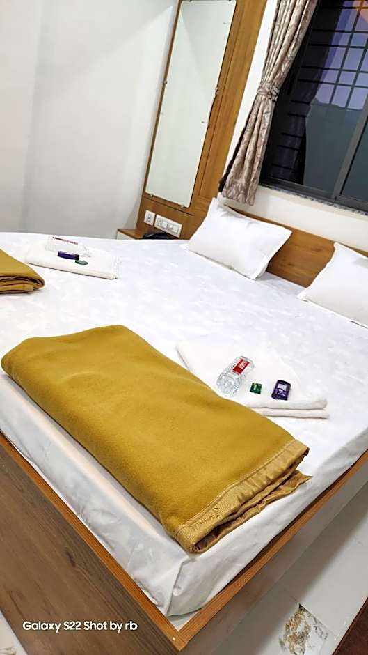 Hotel Dwarka Inn