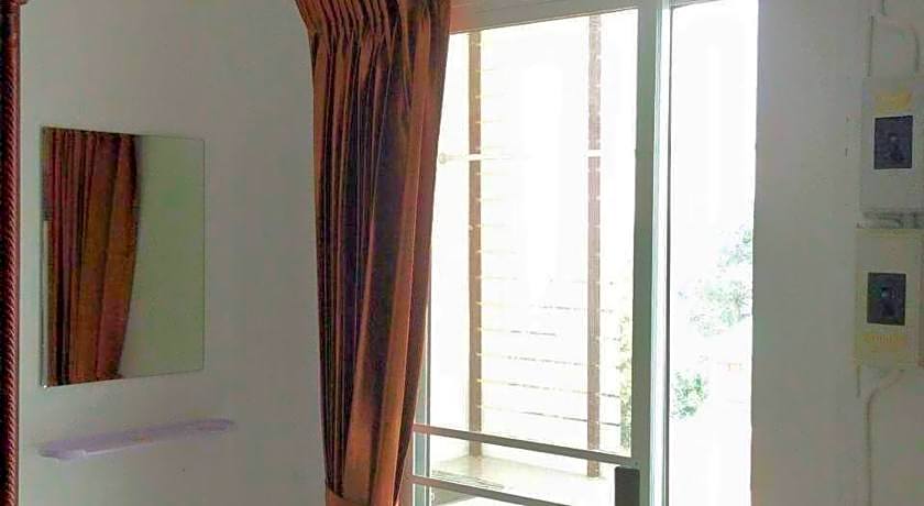 Lert Sri Hotel
