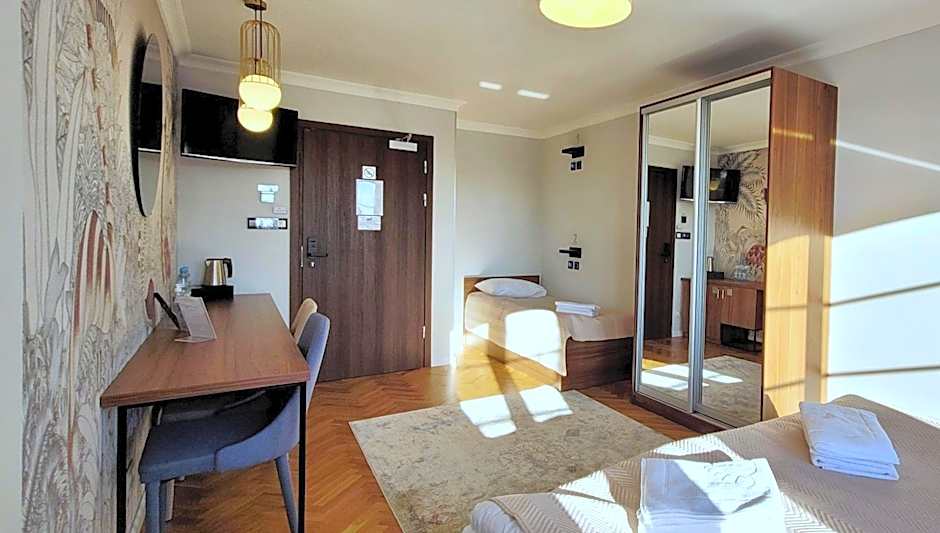 Forrest Apartments & Hostel