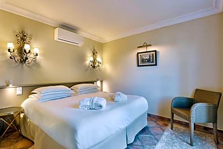 Junior King Suite with Sofa Bed and Balcony - Non-Smoking/Spa Access