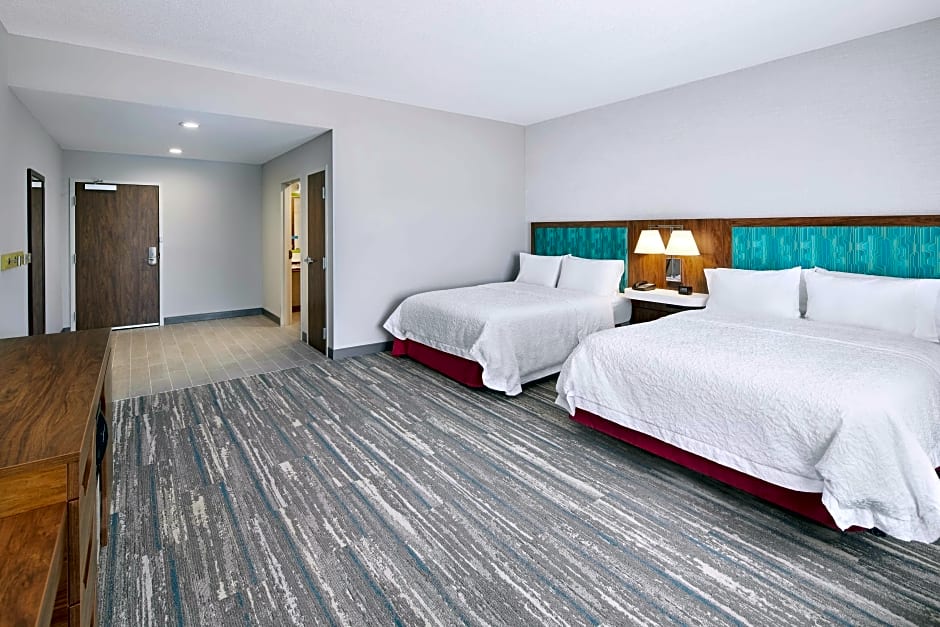 Photo 1 of 3 of 2 Queen Beds, Mobility Accessible, Bathtub