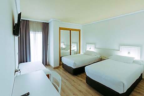 Family Room (3 Adults)