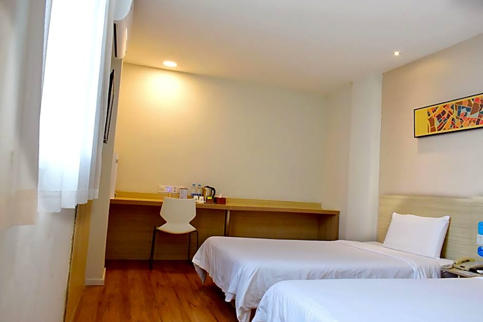 Hanting Hotel Niongbo Tianyi Square