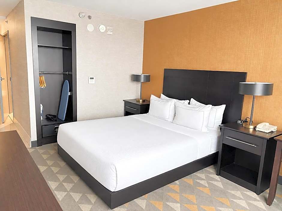 DoubleTree By Hilton Pointe Claire Montreal Airport West