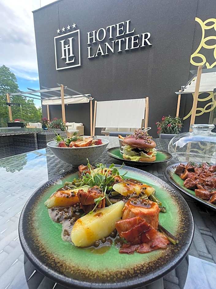 Hotel Lantier & Swimming Pool Zone