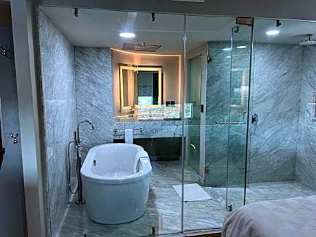 1 King 1 Bedroom Suite