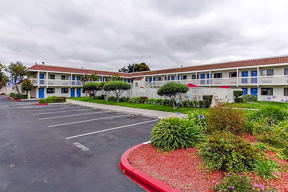 Motel 6-Salinas, CA - North Monterey Area