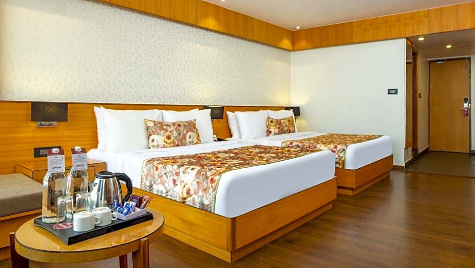 Summit Montana Suites & Spa at Mall