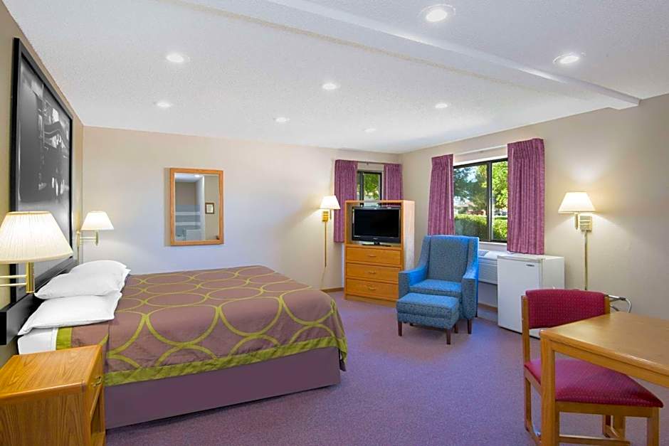 Super 8 by Wyndham Knoxville