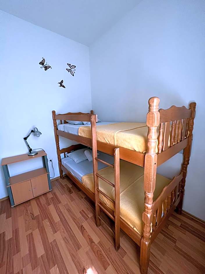 Apartments and pansion M&R