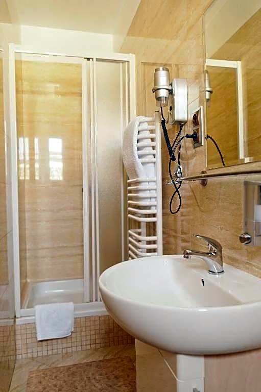 Villa Anna - Noclegi Rooms - FREE parking, taras, 1500m do Starówki