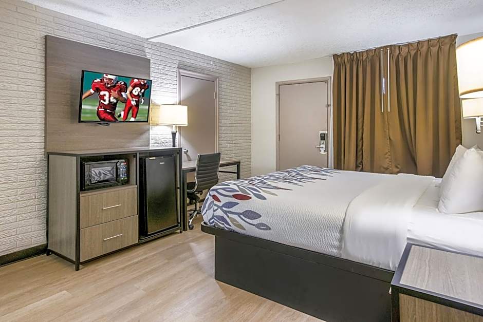 Red Roof Inn Savannah - Richmond Hill / I-95