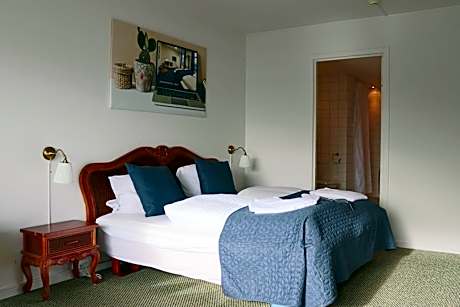 Double or Twin Room with Lake View