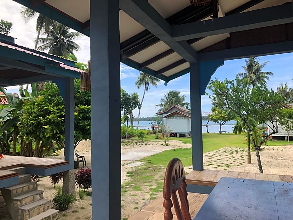 New Raya - Nias Beach Bungalows