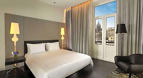 Superior King Room with Canal View