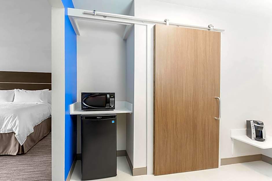 Holiday Inn Express & Suites Chicago OHare Airport, an IHG Hotel By IHG