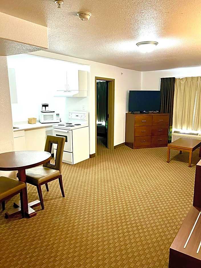 Super 8 by Wyndham Hinton