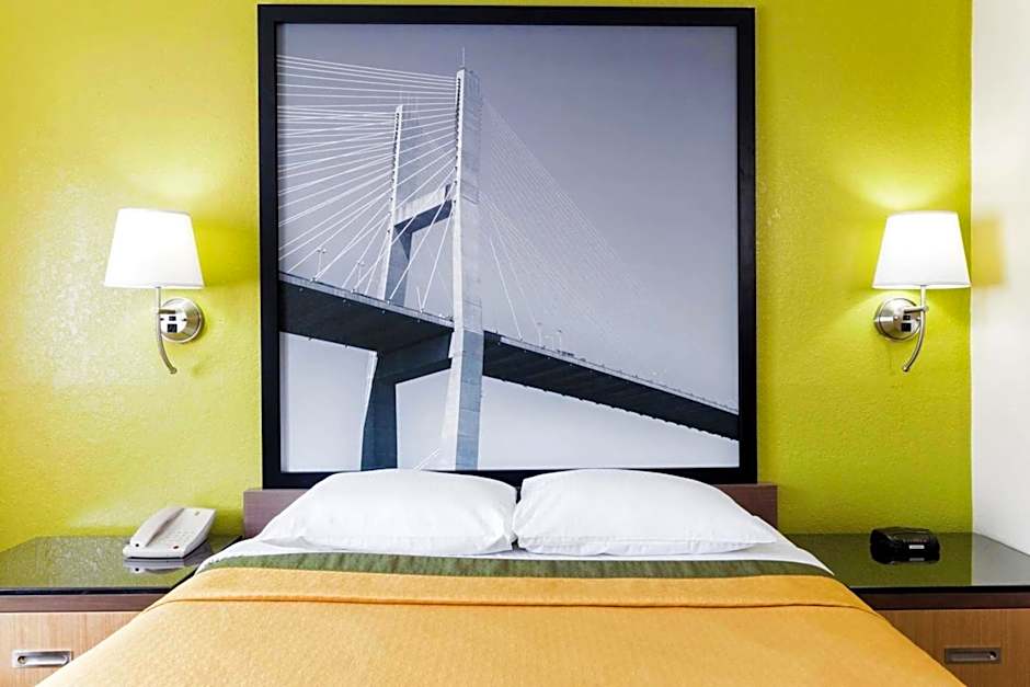 Super 8 by Wyndham Brunswick/St Simons Island Area