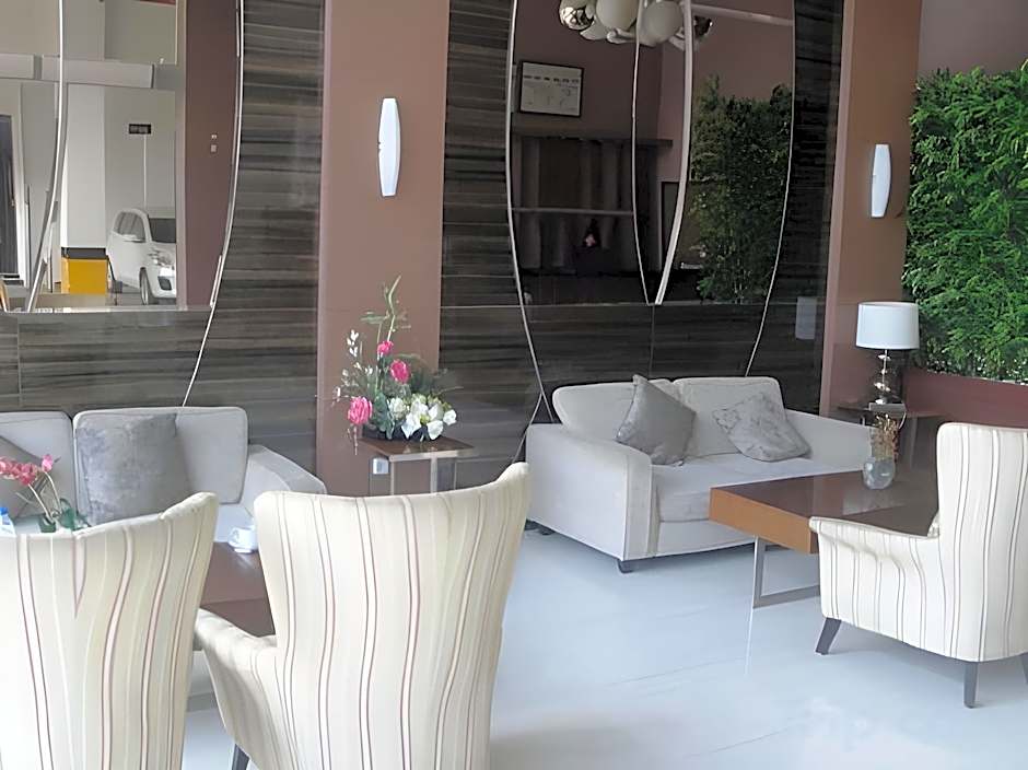 Max Hotel – Makassar, CA