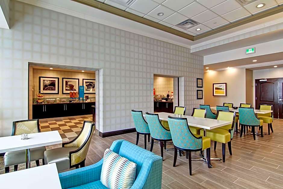 Hampton Inn & Suites by Hilton Saskatoon Airport