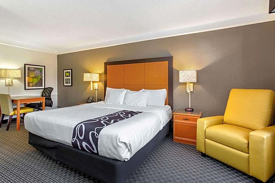 La Quinta Inn & Suites by Wyndham Champaign