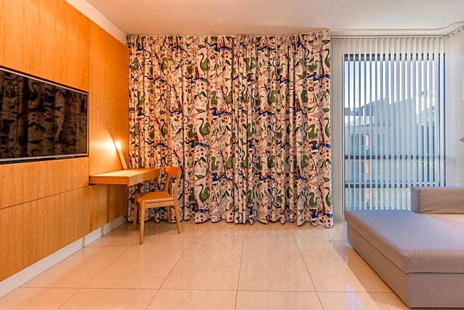 Black Pearl Apartment Hotel