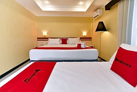 RedDoorz Plus near Mall Bali Galeria 2