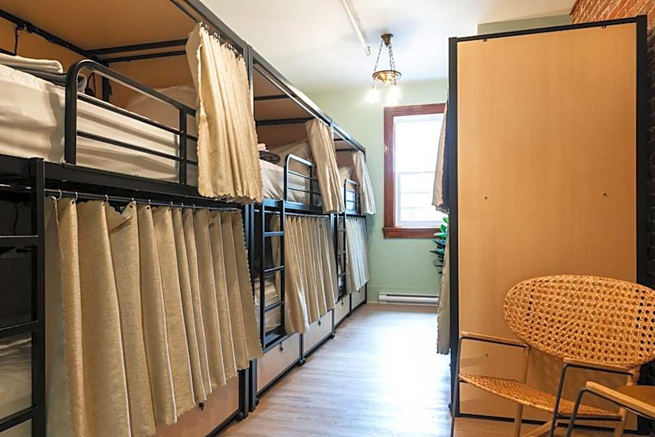 Auberge Jeunesse QBEDS Hostel