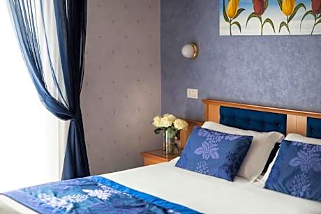 Deluxe Triple Room with Sea View