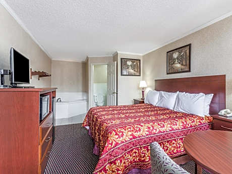 1 KING BED SUITE NONSMOKING